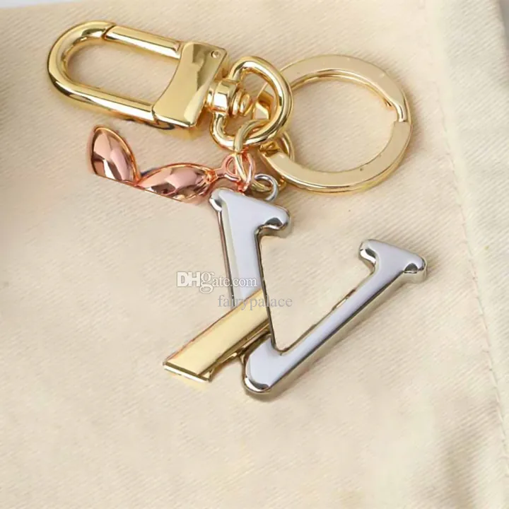 Lyxnyckelspänne Bilnyckelring Handgjorda klassiska nyckelringar Man Kvinna Mode Halsband Väska Hänge Tillbehör