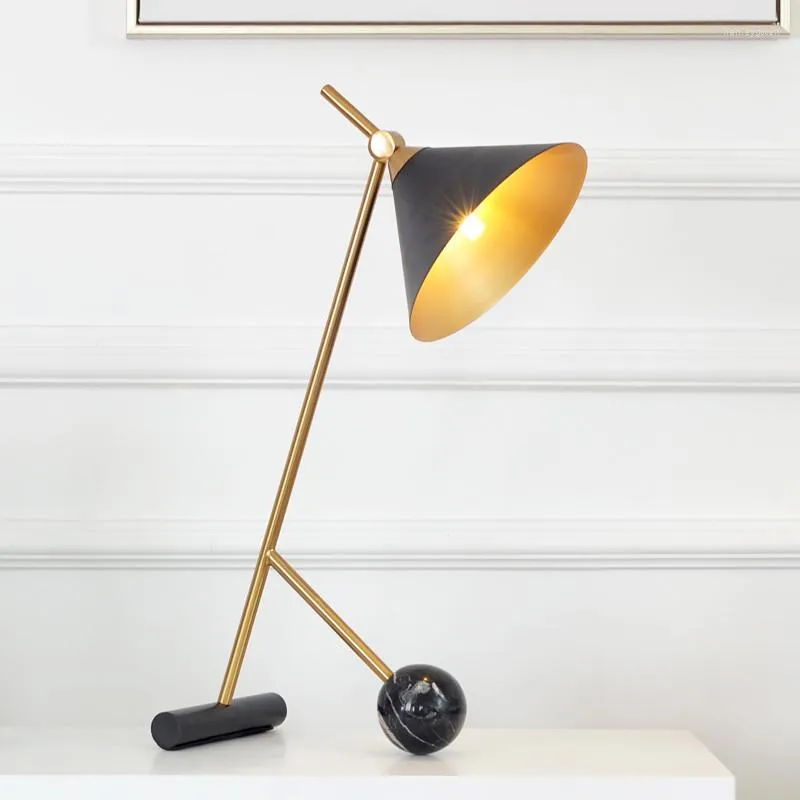 Lampy stołowe Nordic LED Designer marmurowy żelazko do salonu sypialnia badanie biurka