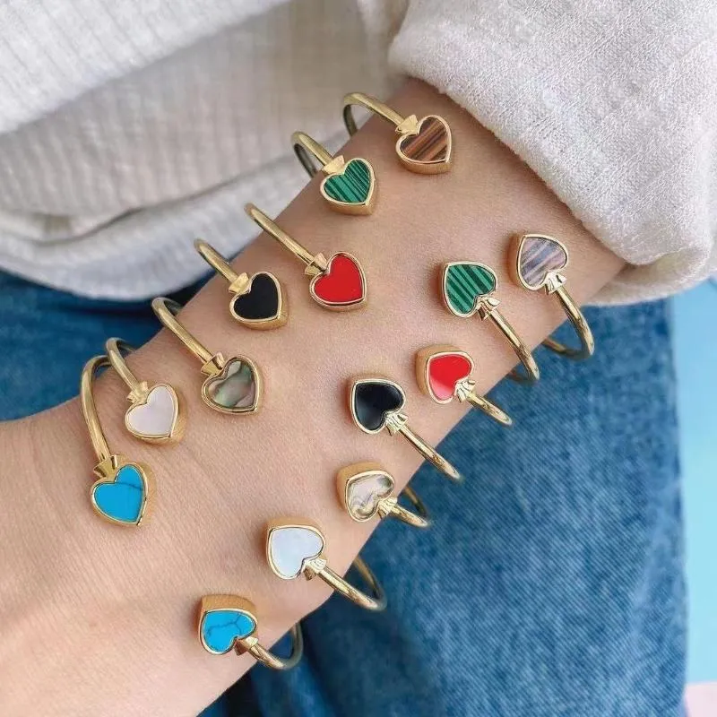 Pulseira 3pcs Moda Multi Colored Heart Bracelets Natural Howlite Stone Shell Color Gold Mulheres Jóias