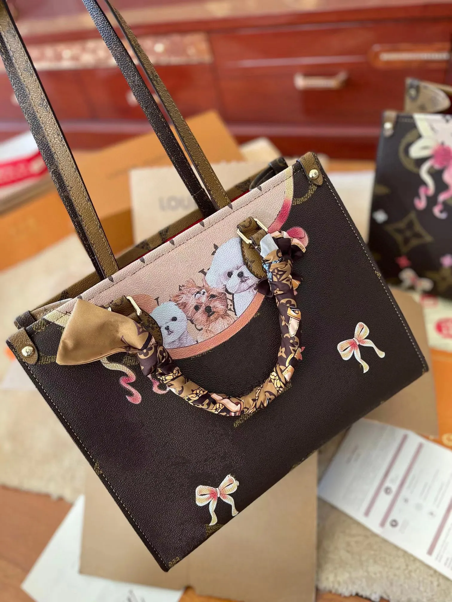 2023 designers väskor kvinnor handväska blommor tygväska damer läder axelpåsar kvinnliga stora handväska onthego m45039 m44576