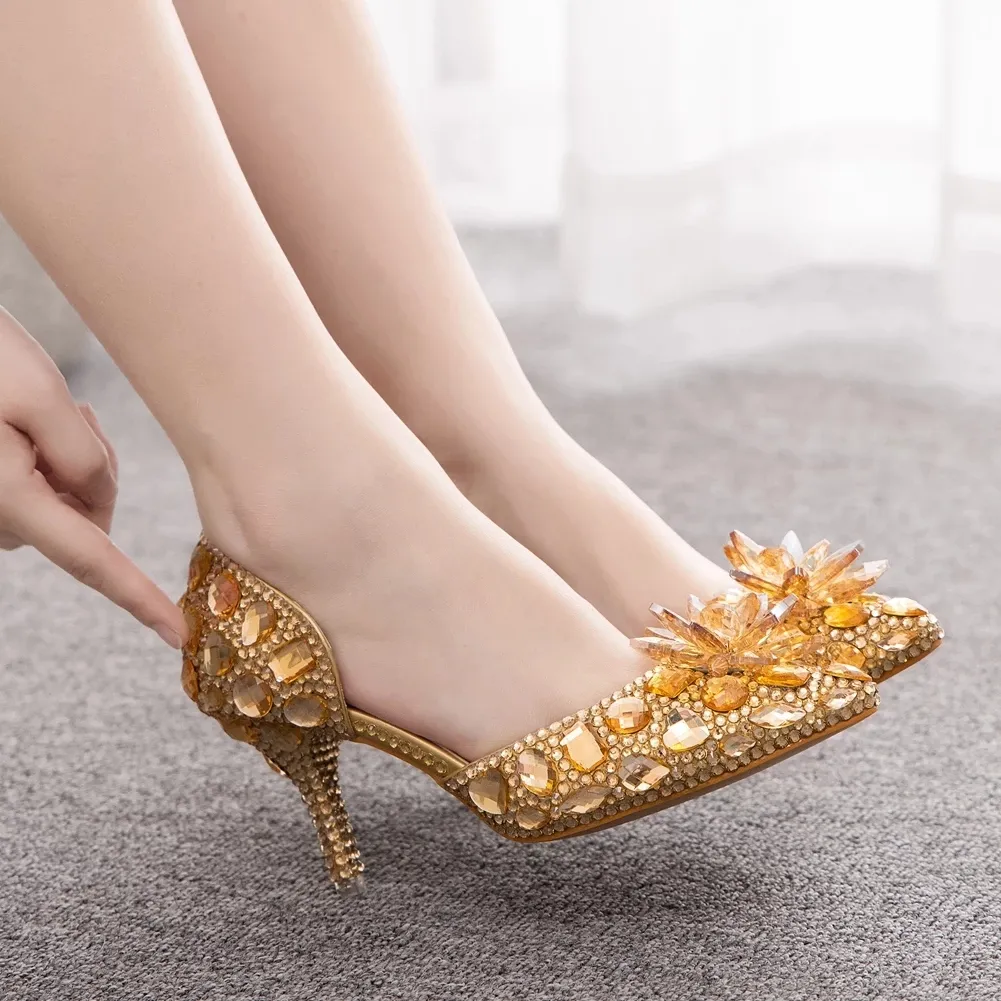 Sandali singoli femminili da donna eleganti con tacco alto Scarpe da sposa con fiore di strass oro Scarpe a punta