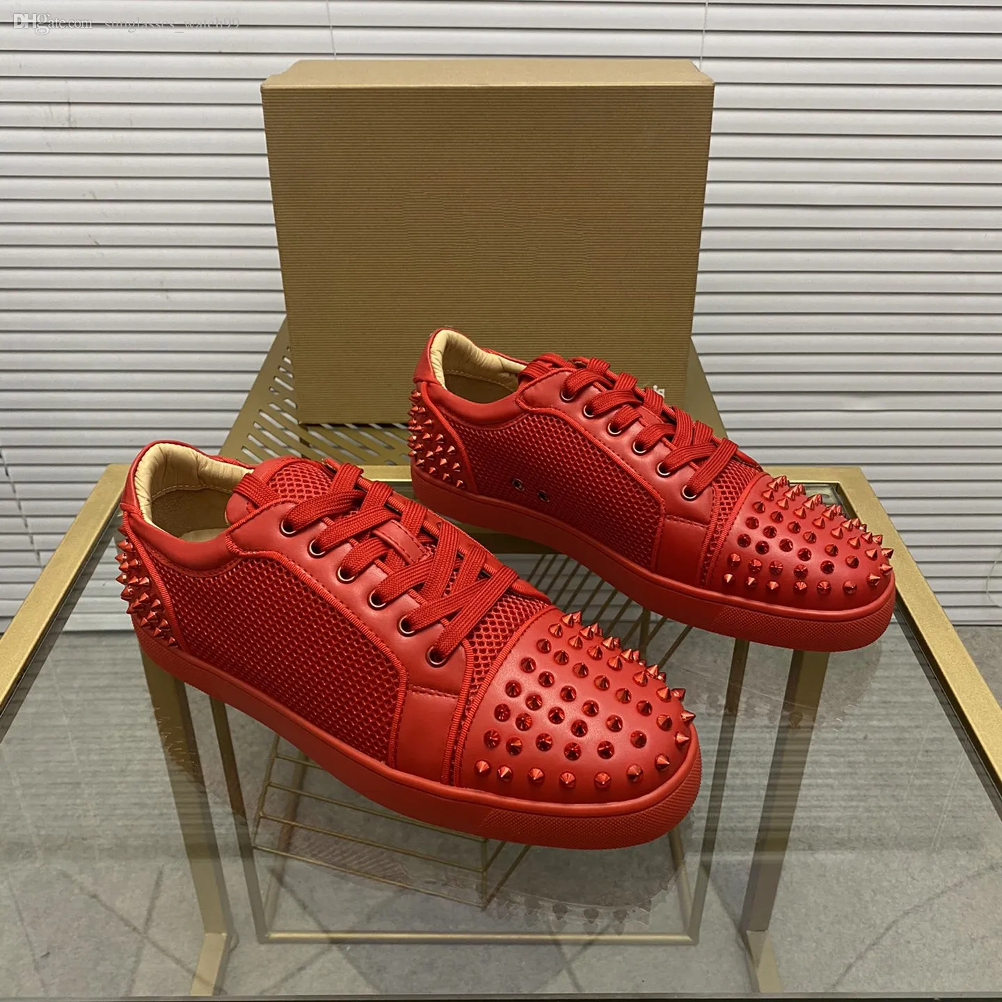 Toppmens Stylish Studded Shoes Handgjorda riktiga läderdesigner Rock Style unisex Red Soles Shoes Luxury Fashion Womens Diamond Incrusted Casual Shoe 00146