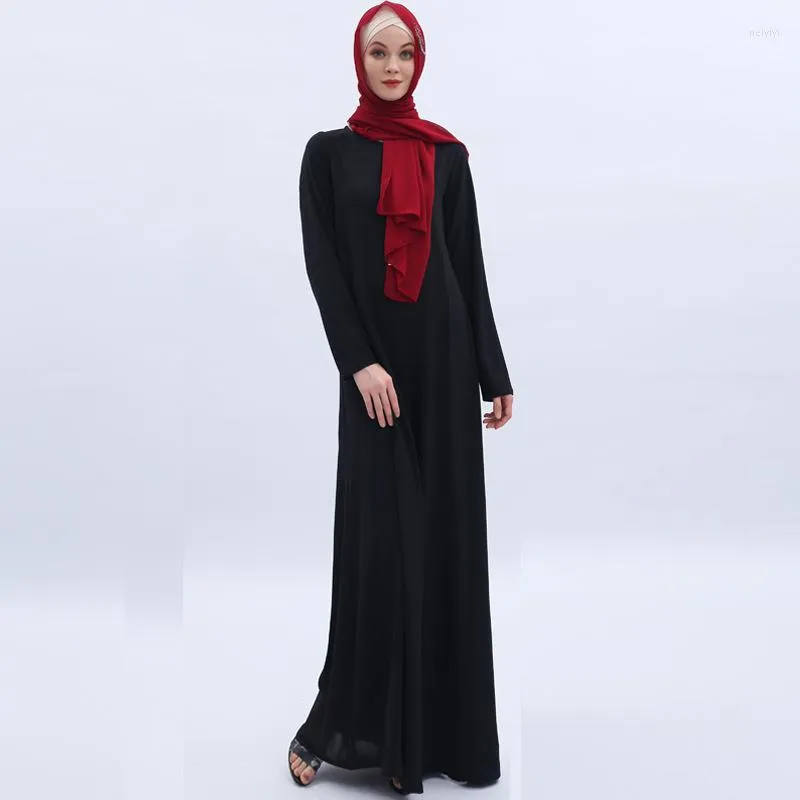 Etniska kläder muslimska turkiska arabiska kvinnoklänningar avslappnade och eleganta Ramadan Malaysia Indonesia Solid Color Bottoming Dress Prayer