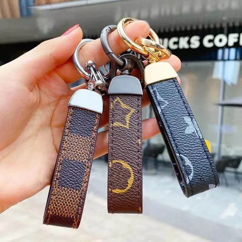 2023 Fashion Designer Keychain Classic Exquisite Luxury Car Keyring Zinc Alloy Letter Unisex Lanyard Metal Small Jewelry