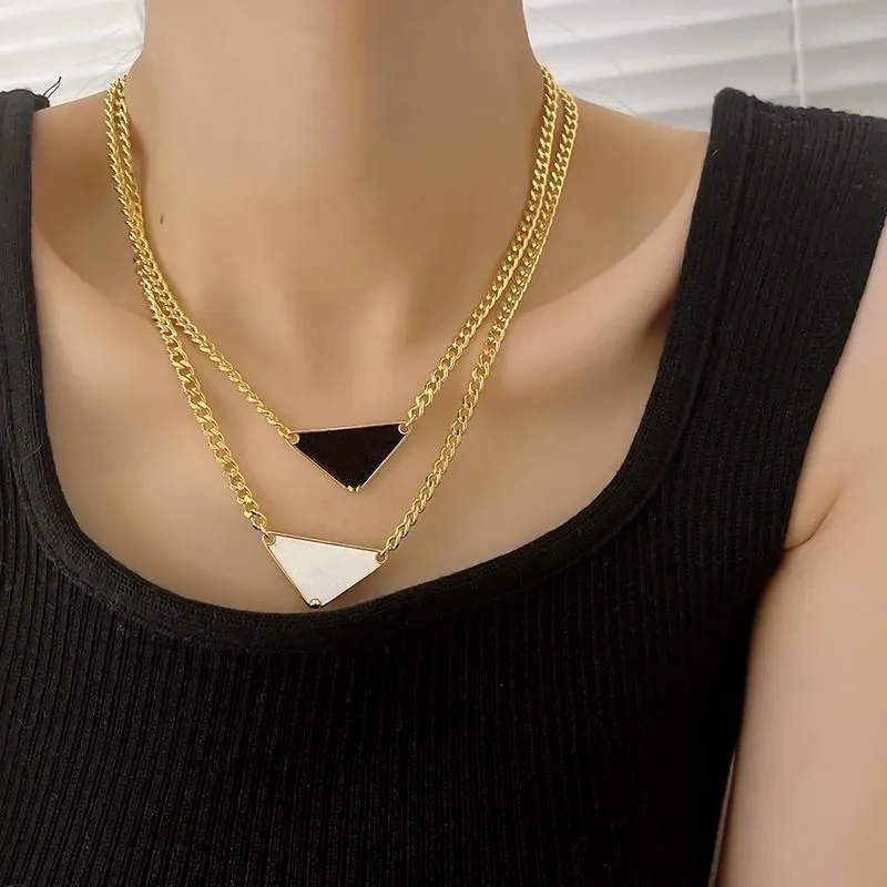 Femmes Hommes Designer De Luxe Collier Chaîne Bijoux De Mode Noir Blanc P Triangle Pendentif Conception Partie Or Hip Hop Punk Hommes Colliers Noms Déclaration Bijoux