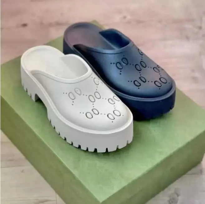 Kvinnors plattformskor Perforerad G Sandal Summer Shoe Top Designer Womens tofflor Candy Colors Clear High Heel Höjd 2,2 tum stor storlek 35-45 NO331