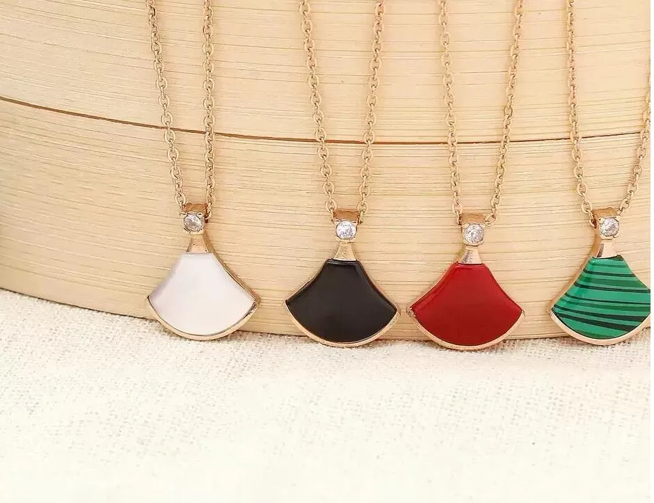 Designer sieraden luxe merk rok ketting mannen en vrouwen witte fritillary sleutelbeen ketting modepaar hangdeuze kerst valentijnsdag sieraden cadeau kettingen