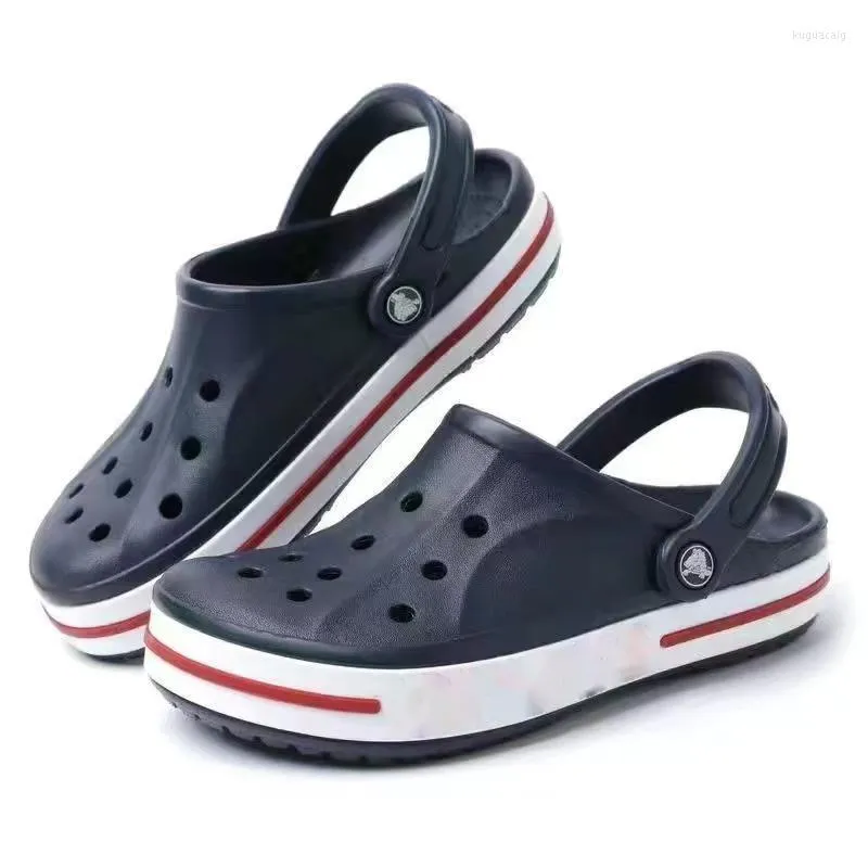 Sandálias 2022 Sapatos de verão masculinos Sapatos casuais à prova d'água de borracha de borracha em sapatos de sandália ao ar livre respirável