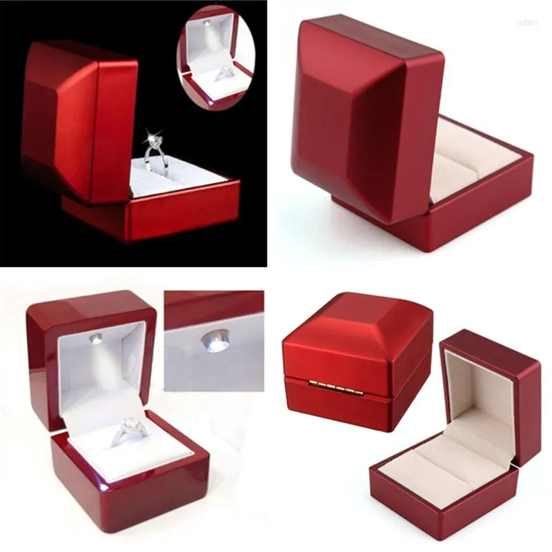 Pochettes à bijoux 1pc Cherry Polish Diamond Ring Box avec lumière LED Mariage de fiançailles