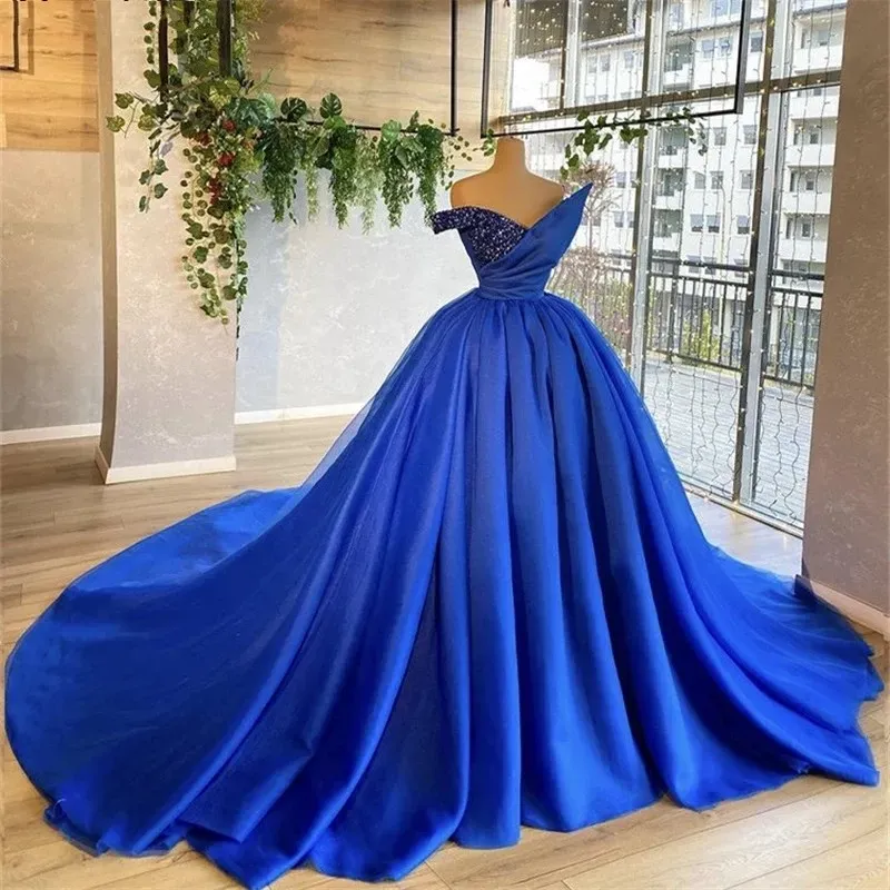 2023 Royal Blue Robes De Bal Satin Cristaux Perlé Designer Décolleté Sur Mesure Étage Longueur Robe De Soirée Occasion Formelle Porter Vestidos Plus La Taille