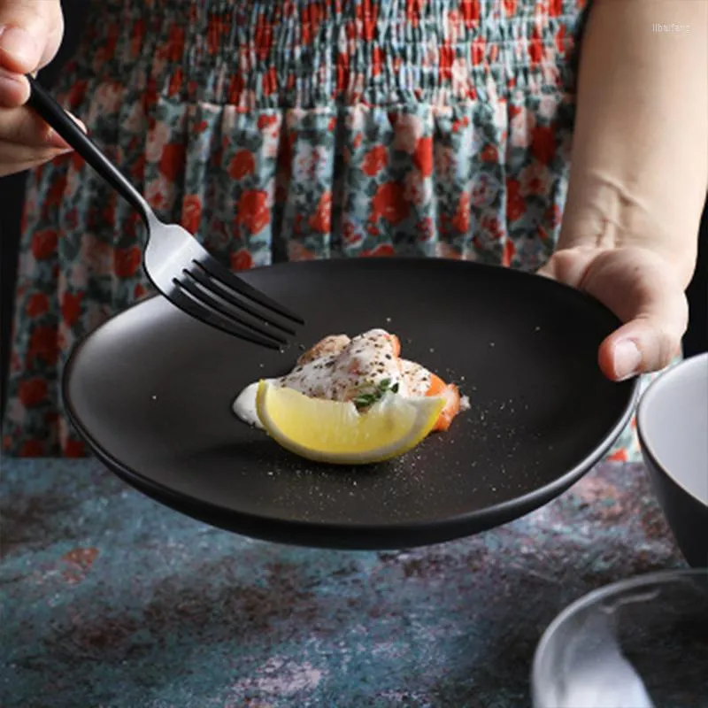 Akşam yemeği setleri Japon seramik sofra tabakları batı biftek salatası tepsileri üçgen ramen kaseler yemek yemekleri mutfak dekorasyon