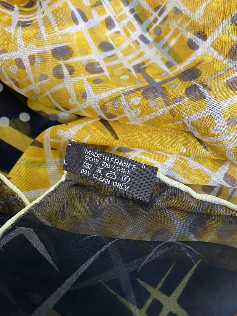 レディース スクエア スカーフ スカーフ シルク100% 素材 薄くて柔らかい パイントバッグ柄 サイズ 130cm - 130cm