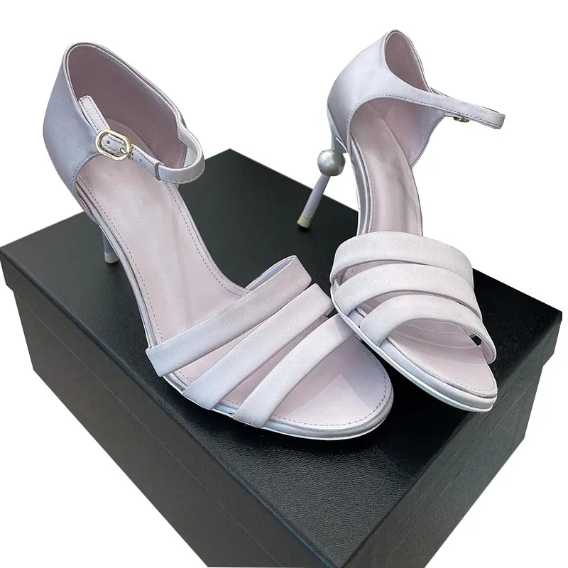 23SSS Женские элегантные сандалии искусственные жемчужины каблуки высоты 8,5 см. Классические светло -фиолетовые насосы и сжигания для парри