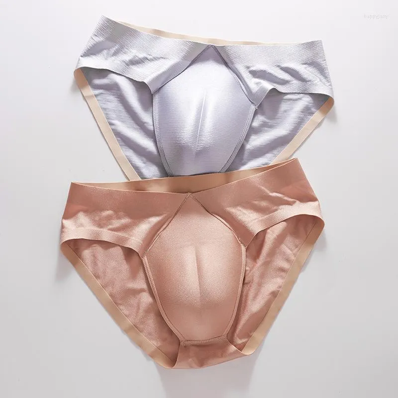 U onasiga porno qoygan.