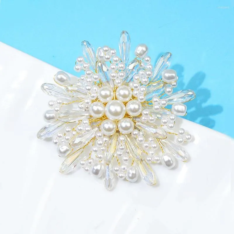 Brooches CINDY XIANG Hand Made Crystal And Pearl Flower Brooch Women Fashion Wedding Pin High Quality Arrival