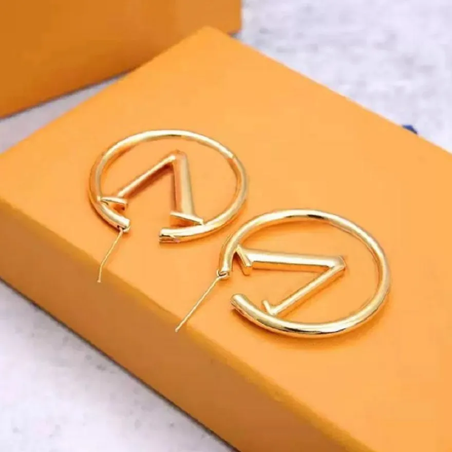 Brincos de argolas femininas para mulheres garanh￣o Big Circle Simple Brincha J￳ias Luxuris Designer Earrings Brinc￴ de letra