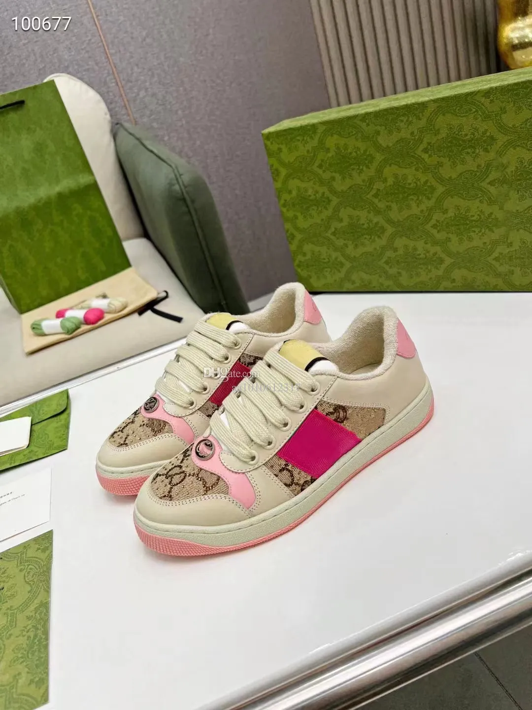 2023 Högkvalitativ en liten smutsig skor designer casual sko screener sneakers board män kvinnor sneaker klassisk blå rosa kristall rand låg topp riktig läderskor