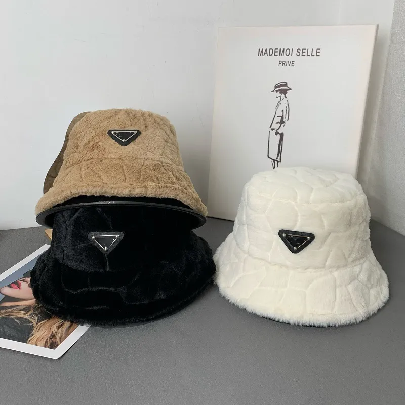 Chapeau de pêcheur rétro moelleux à la mode de luxe de marque de créateur automne et hiver épaissi petit chapeau chaud chapeau de bassin de lettre de triangle inversé