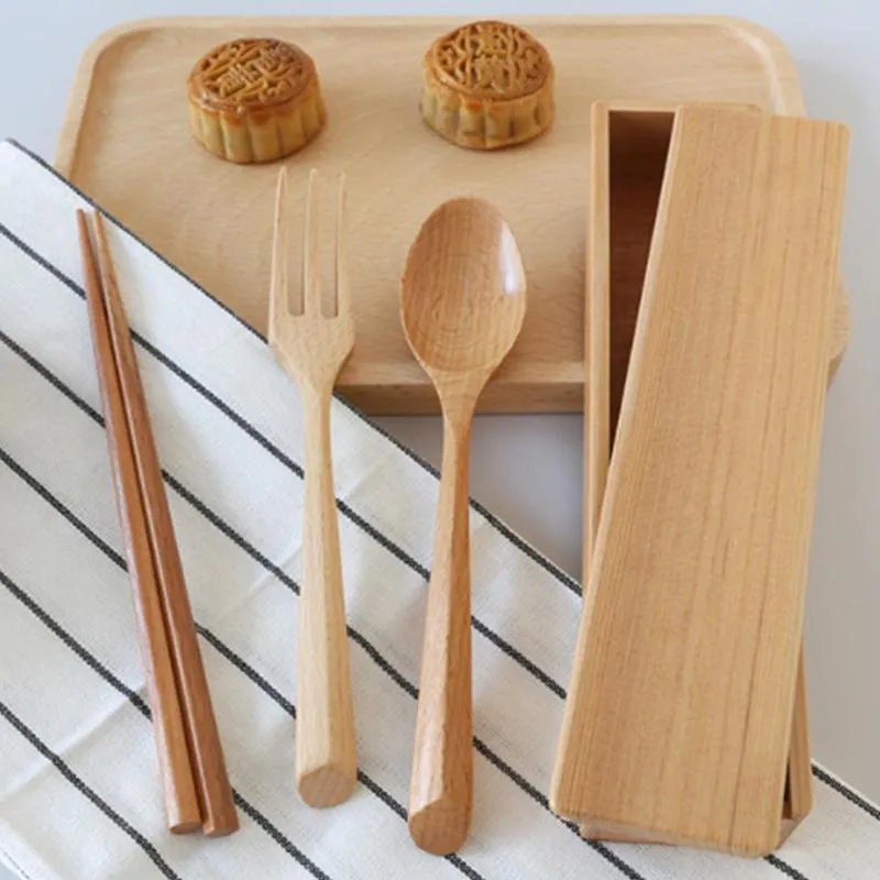 Servis uppsättningar Vogvigo Beech Spoon Chopsticks Fork Box Custom Gravering av fyrkantig handtag kinesisk japansk stiluppsättning med bambufodral