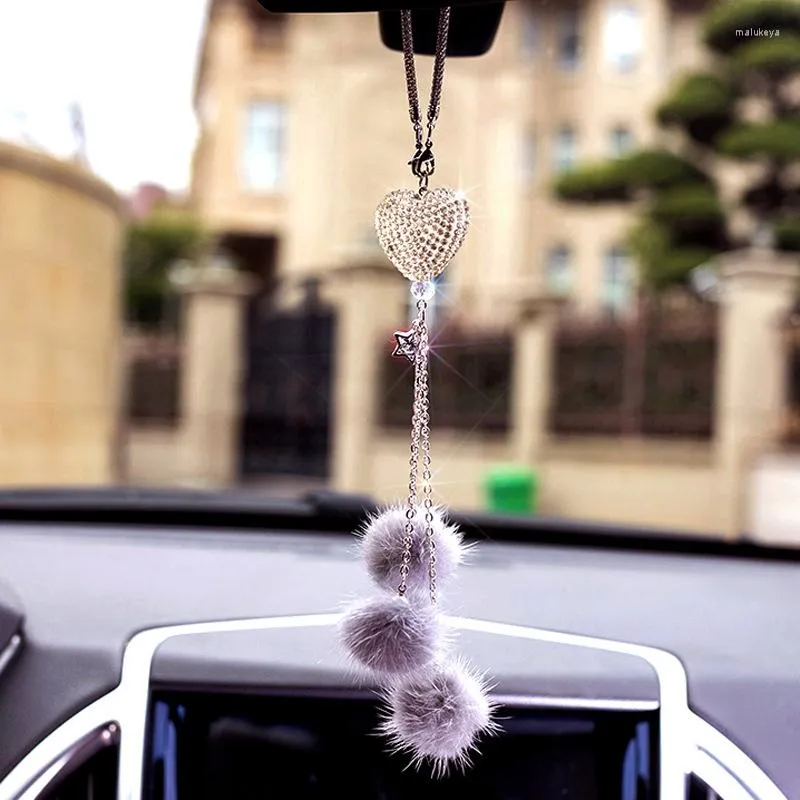 Decorazioni interne Capelli di visone creativo Sfera di diamante di cristallo a forma di cuore Accessori pendenti per specchietto retrovisore per auto