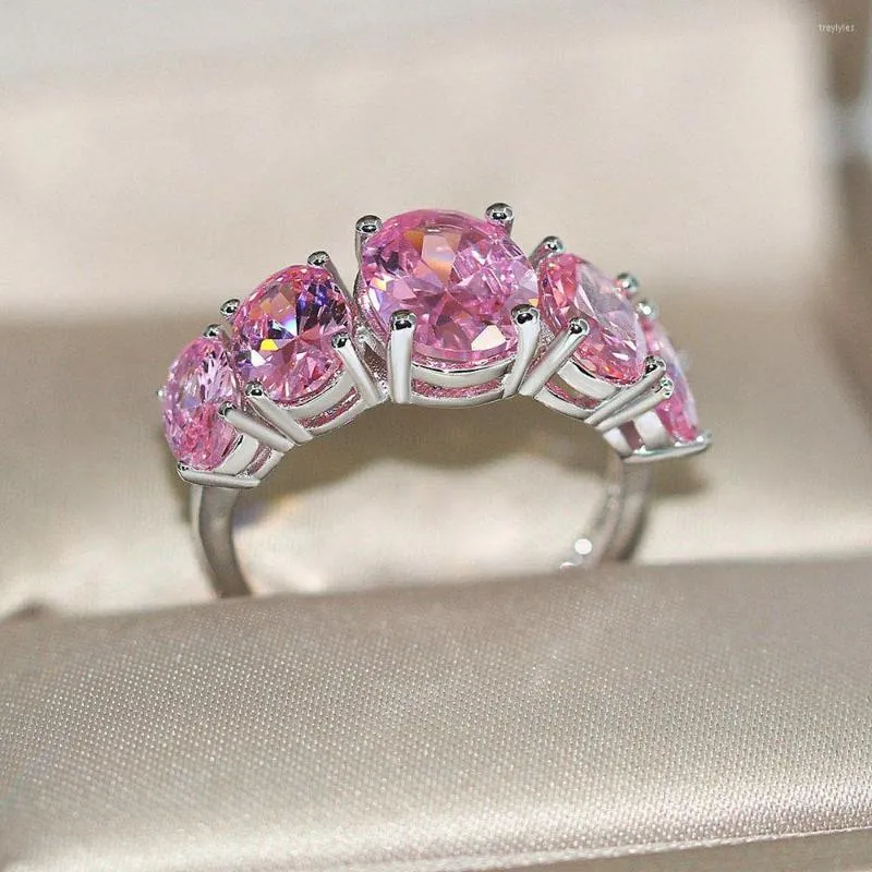 Cluster Rings Ring For Women Luxurious Girl Powder Oval Pink Cubic Zirconia Silver Color Wedding Engagement Gift Fashion Jewelry R558