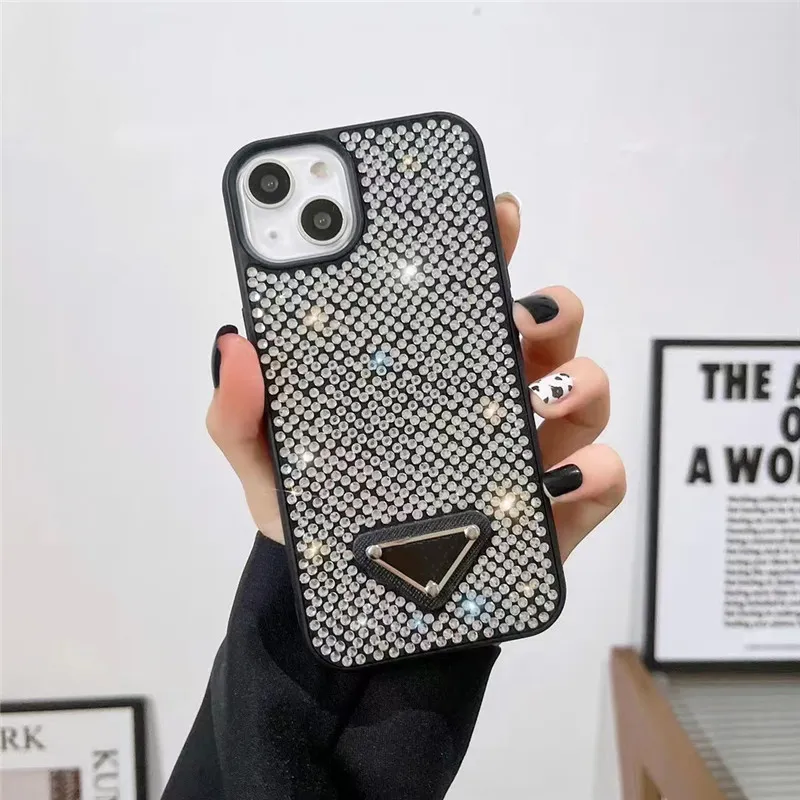 Luxury Triangle Designer Diamond Cell Phone Falls för iPhone 15Promax 15Pro 15 14Plus 14 11 11PROMAX 12 12PRO 13 13PRO 13PROMAX 14 14PROMAX CASE COVER