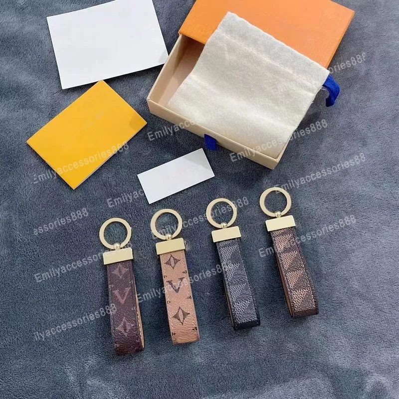 New gift Gold Keychains Brand Designer Key Chain Mens Luxury Car Keyring Womens Buckle Keychain Handmade Leather Men Women Bags Pendant Accessories Multicolor