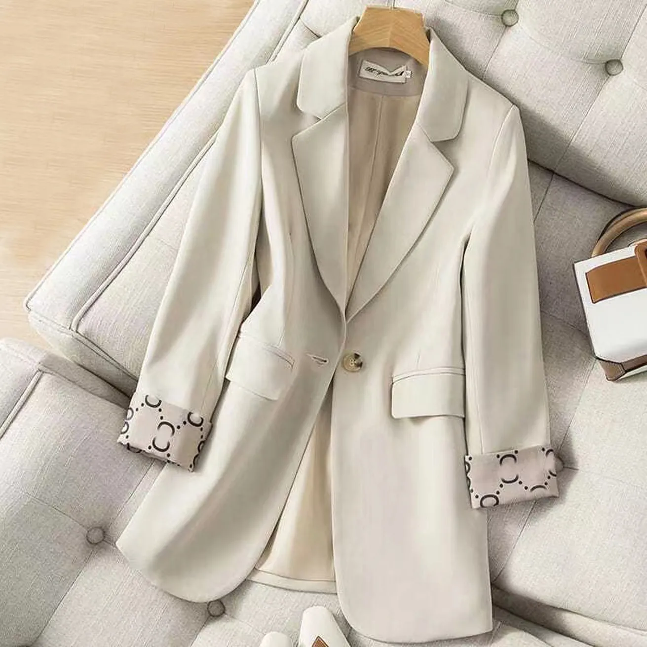 BGG689 Womens Suit Blazers Tide Brand Brand Resigner Retro Designer Resigner Pure Serie Serie Abito una griglie di abbigliamento da donna con fibbia slim plus size