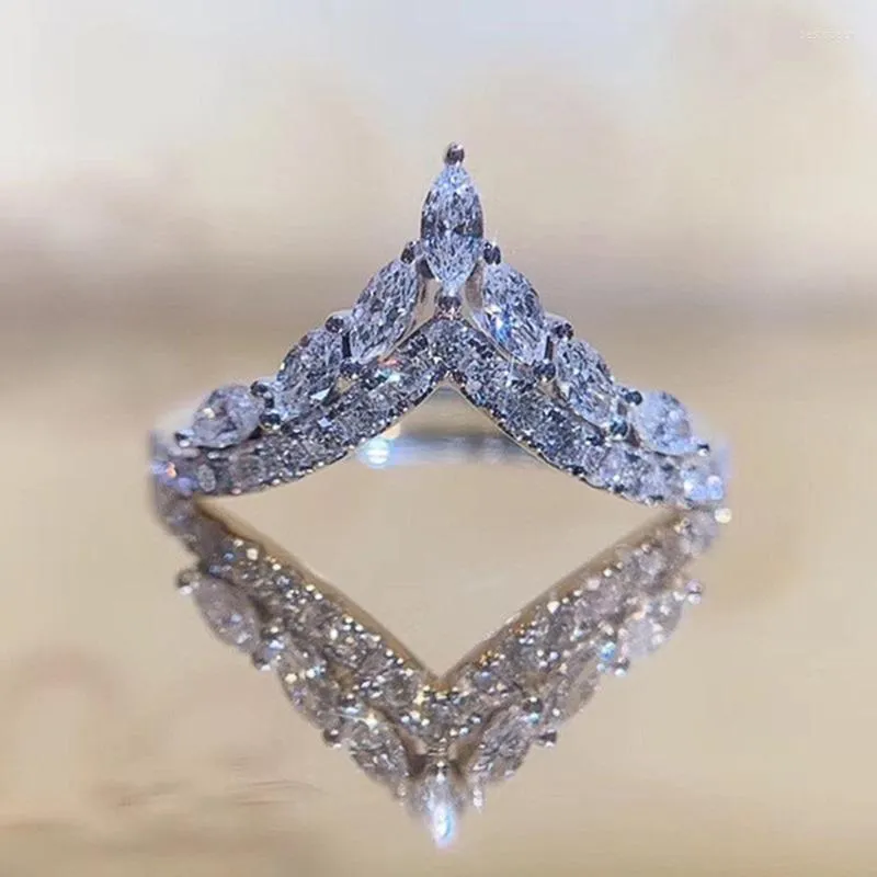 Anelli da matrimonio Design di moda Donne anelli di dito v Accotta da sposa elegante a forma di gioielli alla moda di cristallo CZ