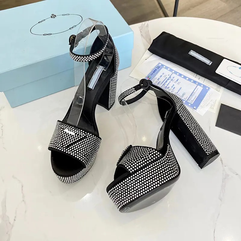 Sandalen sandalen voor vrouwenontwerper Classic Triangle Buckle Dames High Heeled Dress Shoes Fashion enkelriem 13 cm hakken Echt lederen platform Heel S J230525