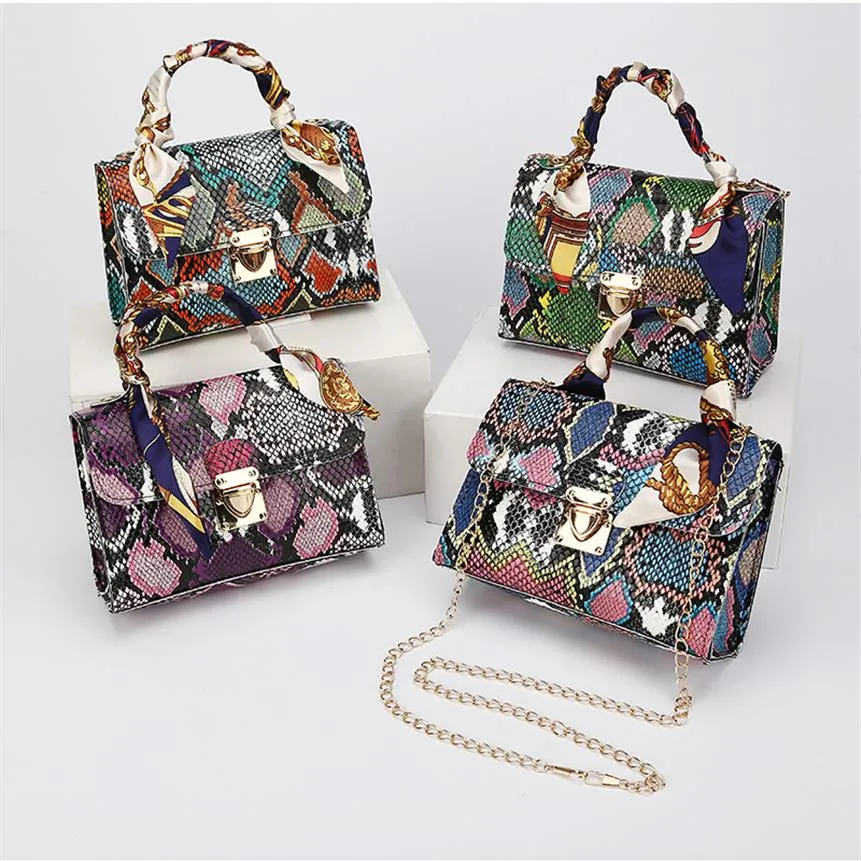 2021 Bag Women Color Snake Pattern Print Silk Scarf Handbag Chain One Shoulder Cross Body Påsar Tide Fashion Purse242f