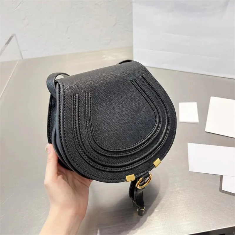 Snygga sadlar väska crossbody handväskor på lyxväska 7a mode påse rosa plånböcker för flickor hobo tofsels officiell avslappnad justerbar klaff axel designer väska