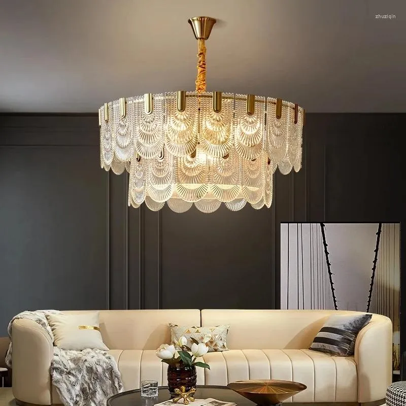シャンデリアポストモダンの銅ガラスシャンデリアシンプルなデザイナーダイニングベッドルームのための家の装飾用ハンギング照明器具のためのペンダントランプ