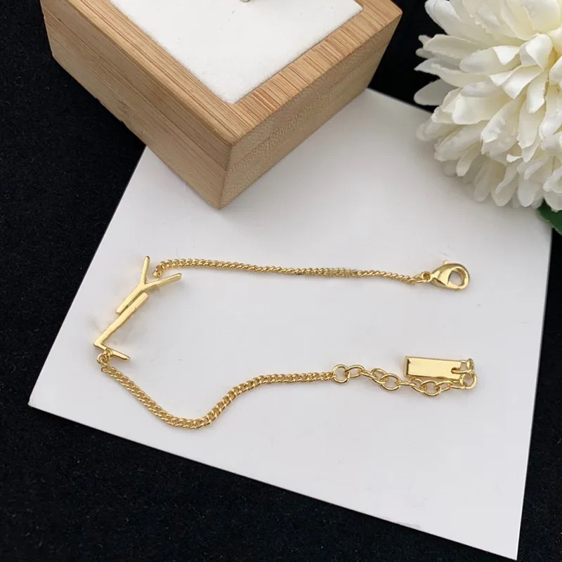 Designer Armband Fashion Jewelry Chains Womens Luxury Golden Plated Letters Pendant Classical Band Armband Bangle Jewelys Chai2087