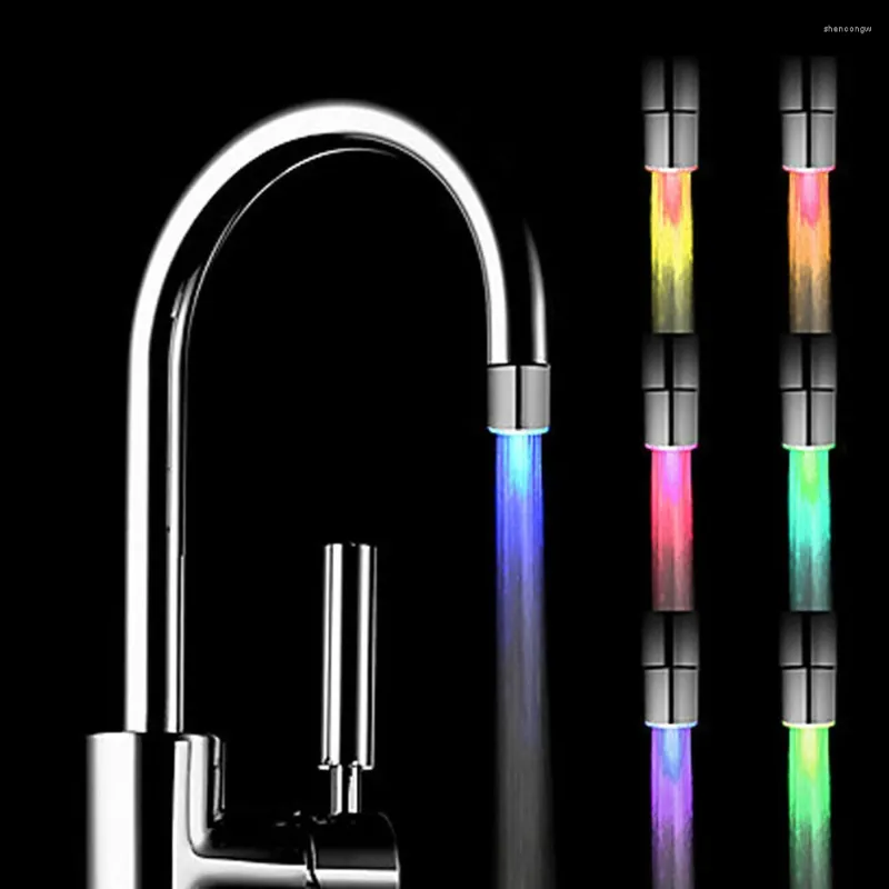 Nachtverlichting Novel RGB-kraan Creatieve waterlamp Douche Romantisch 7-kleuren LED-LICHT BADHING HUISHOUDEN Badkamer Decoratieve verlichting