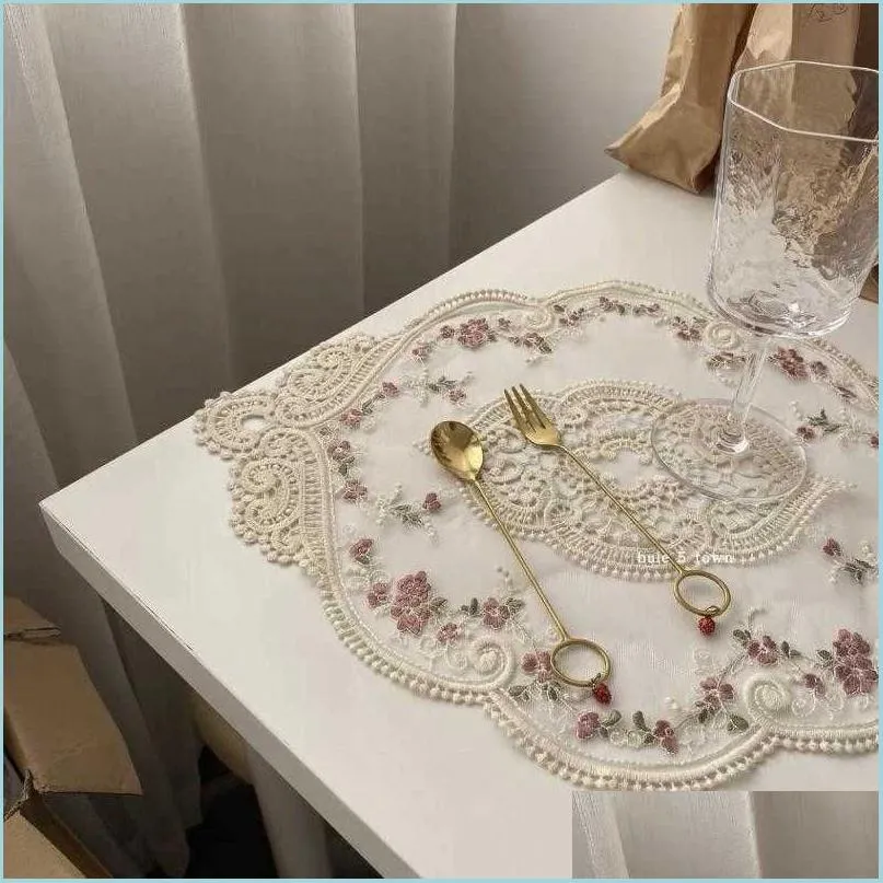 テーブルクロステーブル布ビンテージフレンチレースマットINS刺繍テーブルクロス牧歌的なヨーロッパスタイルのベッドサイドデコレーションローズプレースマットDHPMM