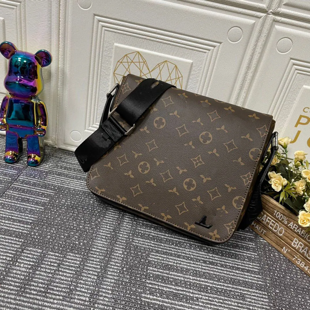 Män distrikt axelväska lyxdesigner väskor kors body handväska klassisk messenger plånbok koppling tote pu läder blixtlås handväska gåva kors body väska utomhus ryggsäck