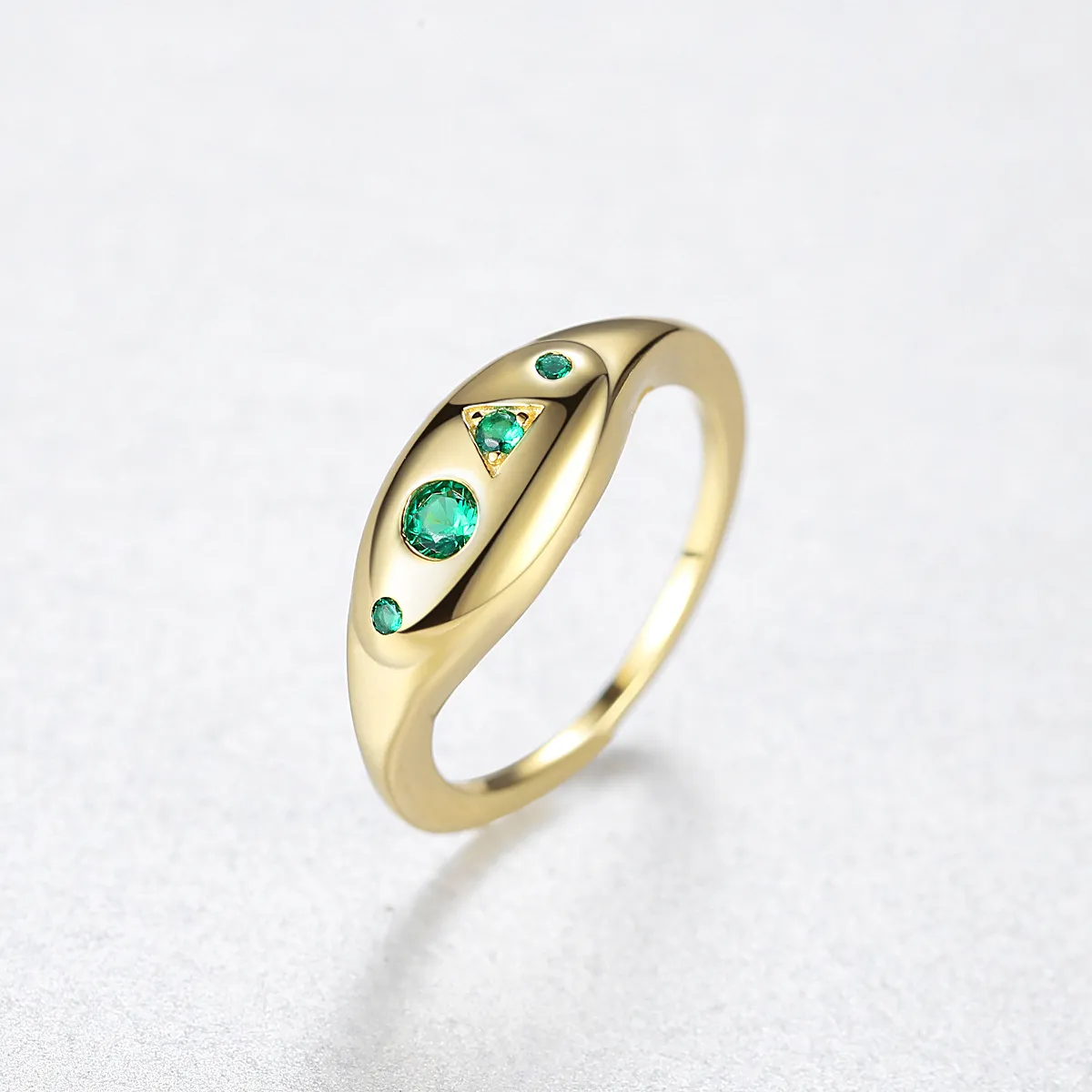 New Exquisite 18k Gold Plated s925 Silver Ring Women Jewelry Micro Set Synthetic Emerald Luxury Ring Accessory Gift