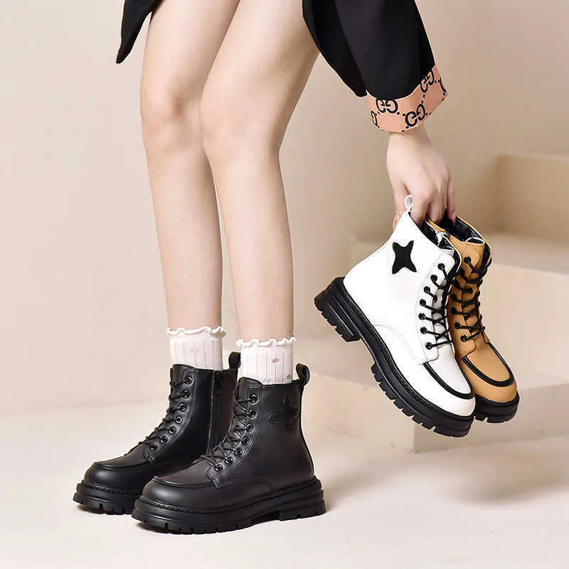 Boots Autumn and winter new large leather boots women round head thick bottom front lace up quadrangle star plush Martin
