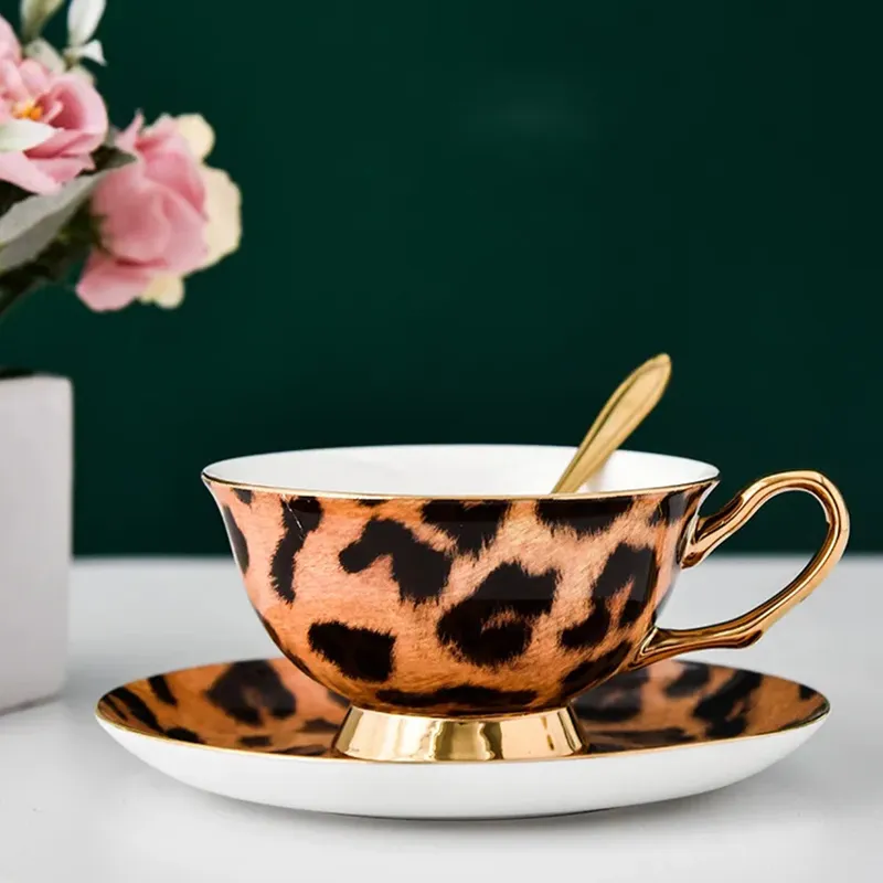 Чашки блюдцы керамическая тарелка настройка золотой ободок кофейная чашка высококачественная цветочная чайная кость в Китай завтрак молочный чашка элегантный подарки для напитков