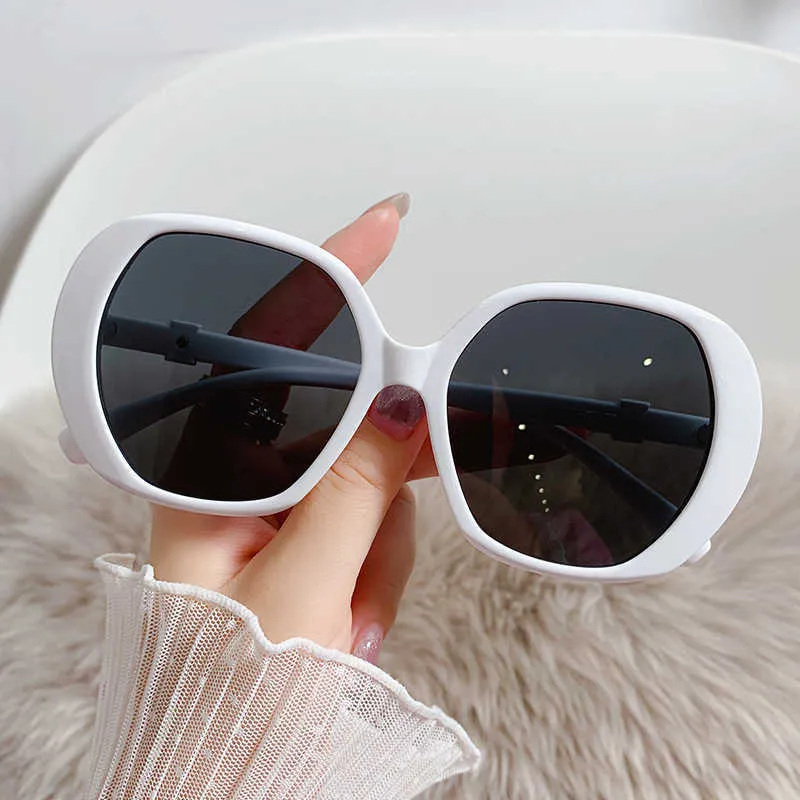 Neue modische und personalisierte Sonnenbrille Straßenfoto-Sonnenschutz-Sonnenbrille Einfaches ovales Brillengestell W8912 Link1