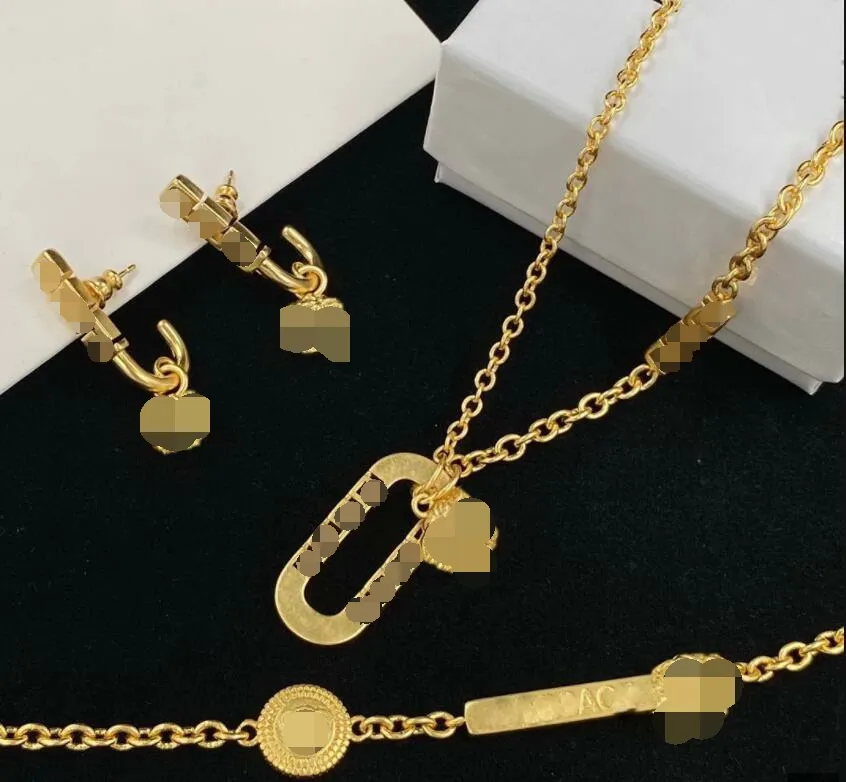 Colares de colares clássicos anéis de pulseira define o padrão de meandros da Grécia Banshee Medusa retrato 18K Gold Bated New Designer Jewelry Bdgh