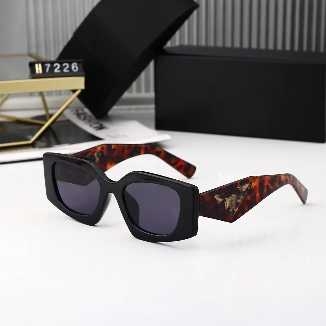 Retro Rectangle Sunglasses for Women with White Alloy Plank  display picture 3