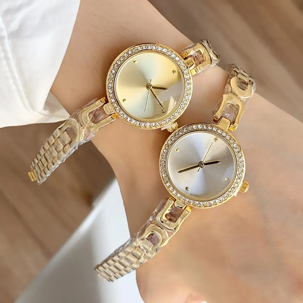 Marque de mode montres-bracelets femmes dames fille cristal calèche Style luxe métal acier bande Quartz horloge COA 15