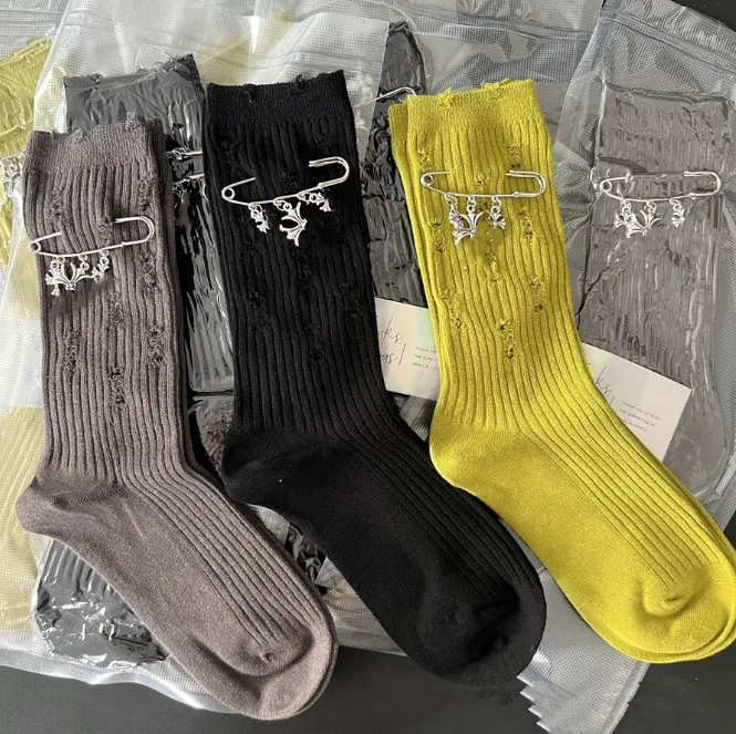 Abnehmbare Pin-Socken, zerrissene, trendige Socken im gleichen Stil für Männer und Frauen