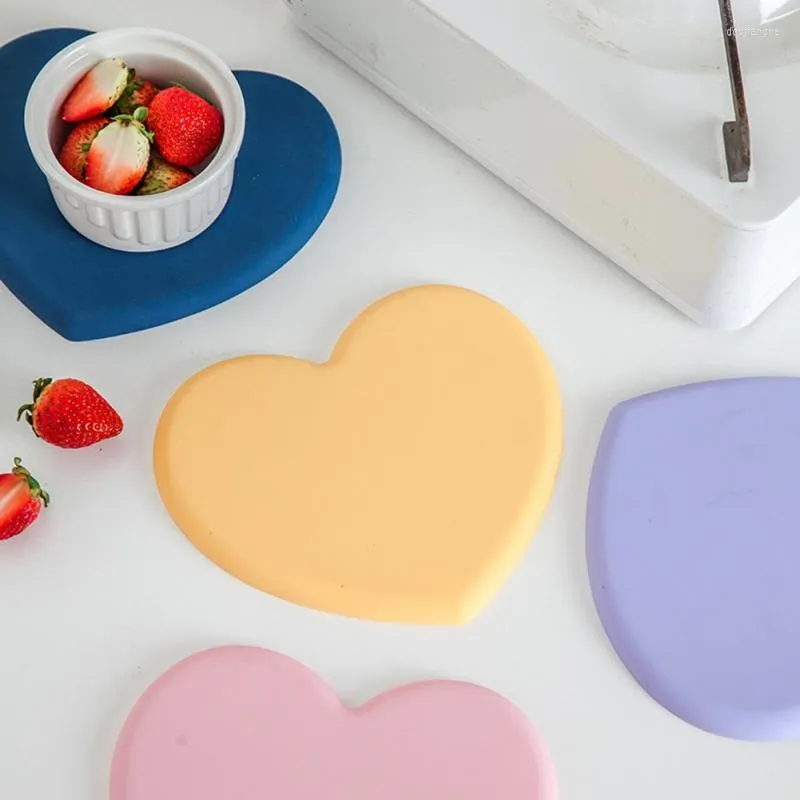 Table Mats Heat Resistant Silicone Mat Thicker Drink Cup Non-slip Pot Coasters Heart-shaped Placemat Kitchen Accessories Holder