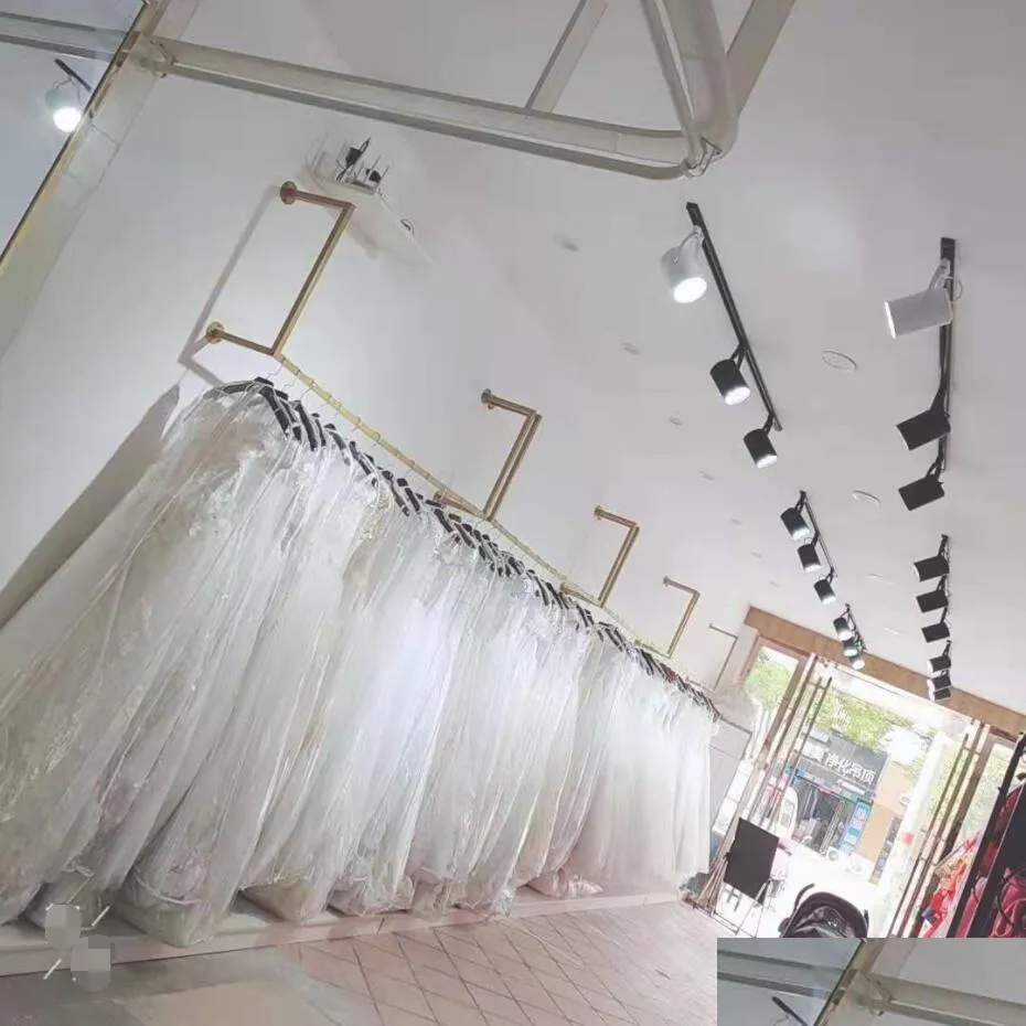 Commercieel meubilair trouwwinkel display plank commerci￫le meubels goud eenvoudige muur opgehangen kledingwinkel gemonteerde kledingrek qipao s dhd0p