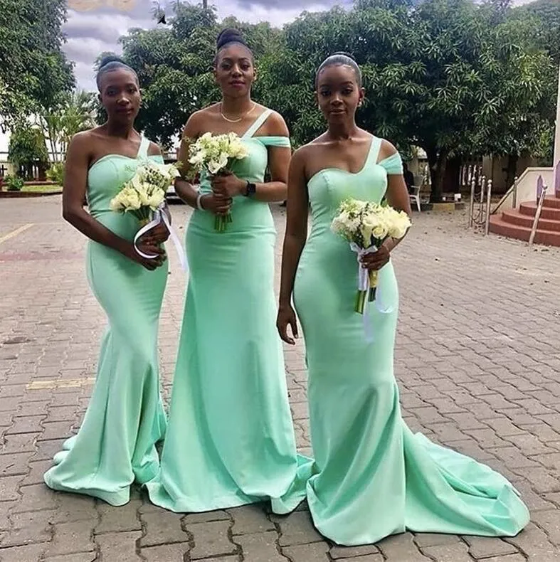 2023 Robes de demoiselle d'honneur africaines Satin vert menthe plissée une épaule grande taille sirène longueur de plancher longue demoiselle d'honneur robes robe d'invité de mariage