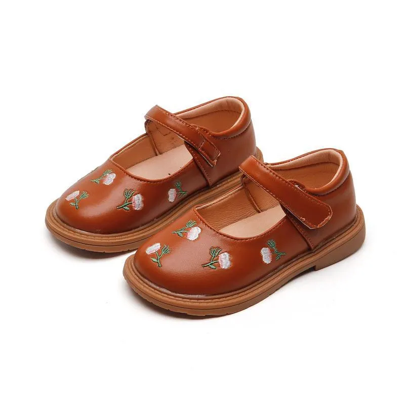 Meninas Sapatos de princesa Baby Sneakers 2022 Primavera Bordado de Autumn Sapatos de couro British Style Kids Sapato estudantil