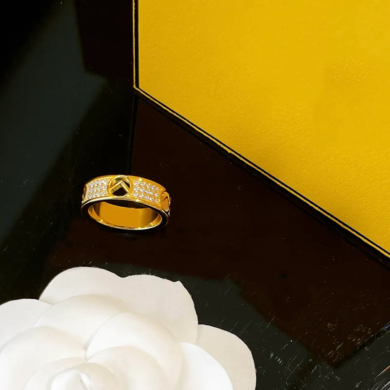 Miłość pierścionek złoto luksusy projektanci litera perła F pierścionki kobiety mężczyźni ślub biżuteria zaręczynowa rozmiar 6 7 8 z pudełkiem 2211045Z